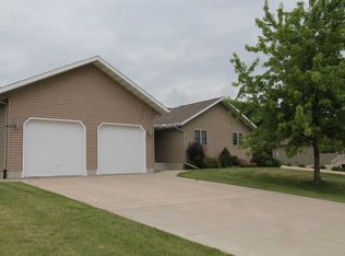 435 5th St SE, Waukon, IA 52172