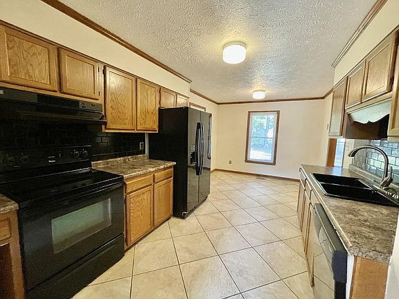 3rd image of 7212 Avila Dr