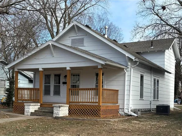 311 S Sycamore St, Iola, KS 66749