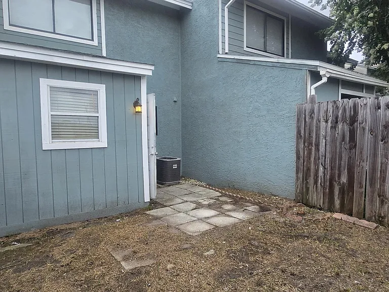 3910 Venetian Cir — Photo 6