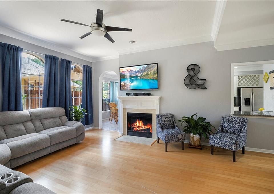1st image of 2604 Starling Dr