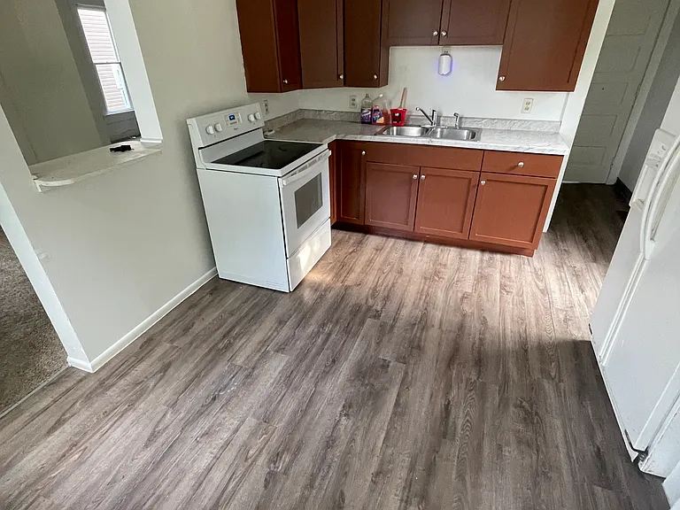 220 Maple St — Photo 6