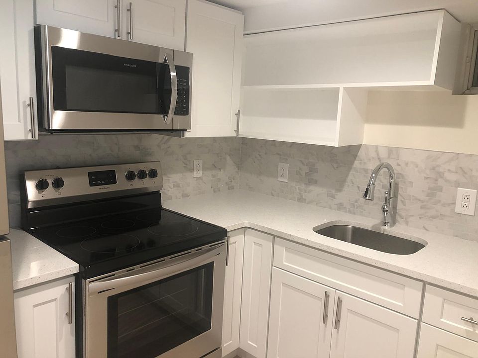 New Kitchen with Quartz Counters