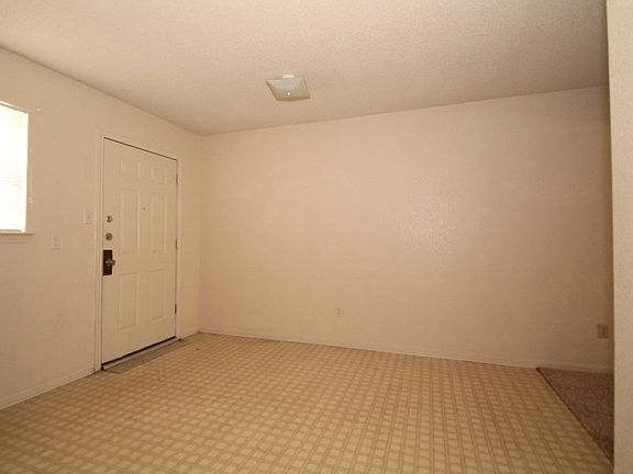 3rd image of 504 Alpine St APT C