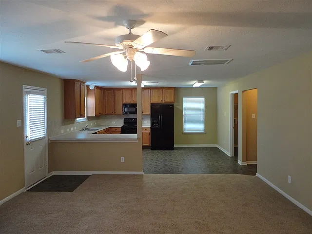 4 bed, 2.5 bath, 2553 sqft, $2,425 — Photo 3