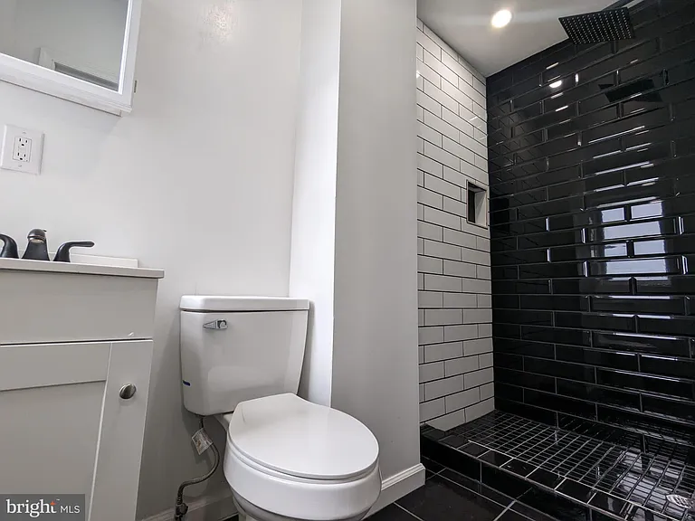 883 N Preston St — Photo 10