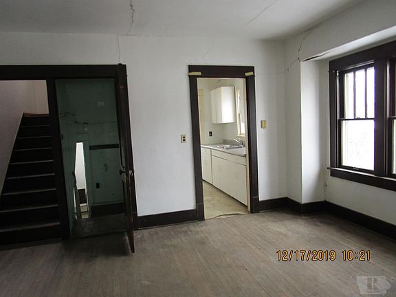 3rd image of 417 S Park St