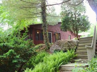 137 E Brimfield Rd, Holland, MA 01521