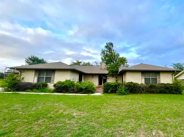 1807 Lakeview Dr, Sulphur, OK 73086