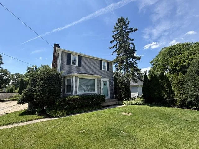 1530 Hill Ave — Photo 1