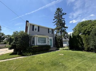 1530 Hill Ave, Wheaton, IL 60187