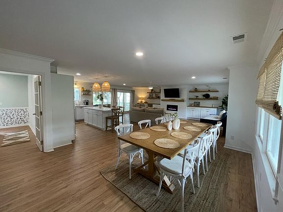 3rd image of 71 Harbor River Cir