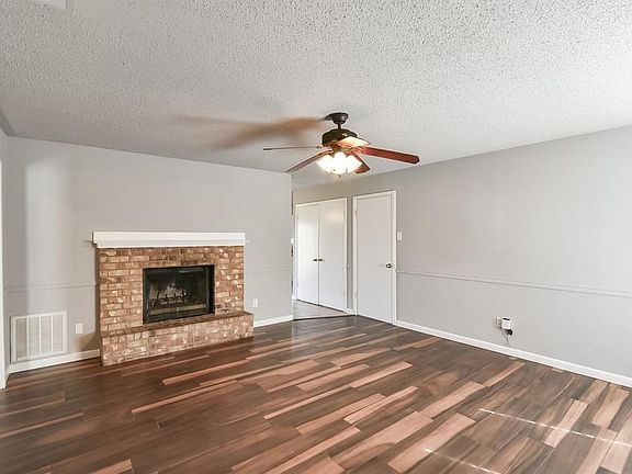 3rd image of 327 Linkwood Dr