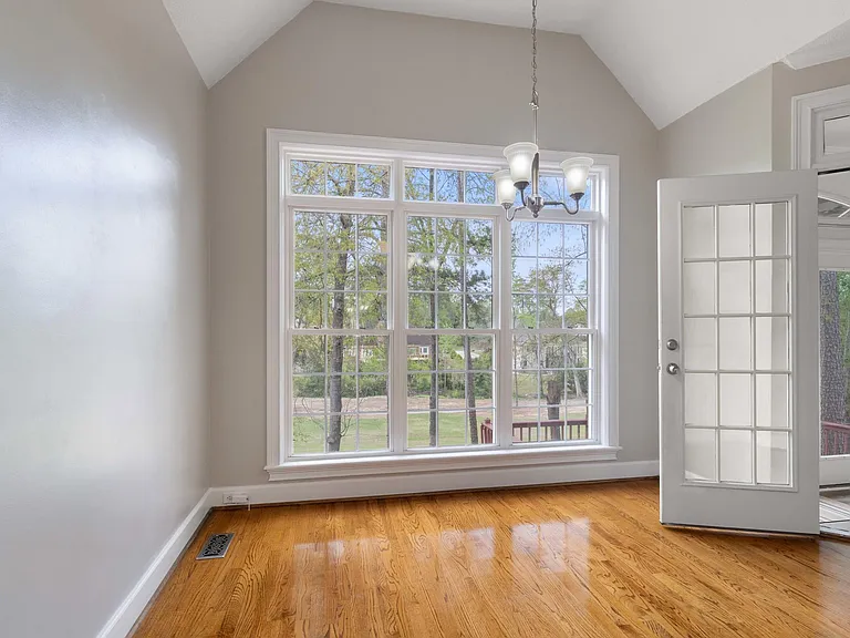 806 Willow Lake Dr — Photo 12