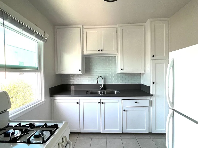 373 Termino Ave #7 — Photo 1