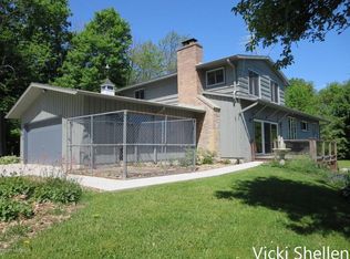 885 Rector St NE, Sparta, MI 49345