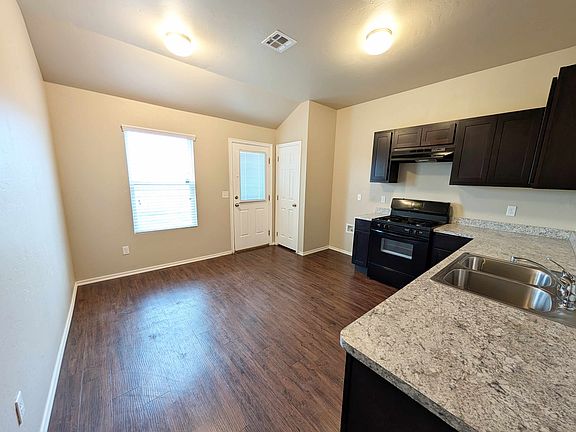 5th image of 252 NE 20th Pl