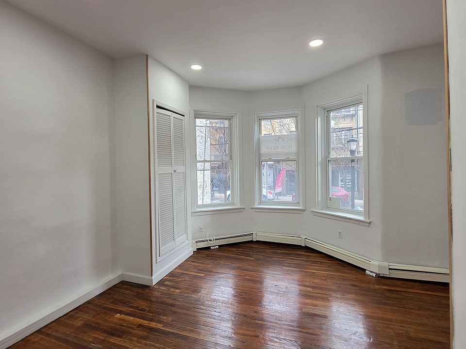 1st image of 213 48th St APT 1A