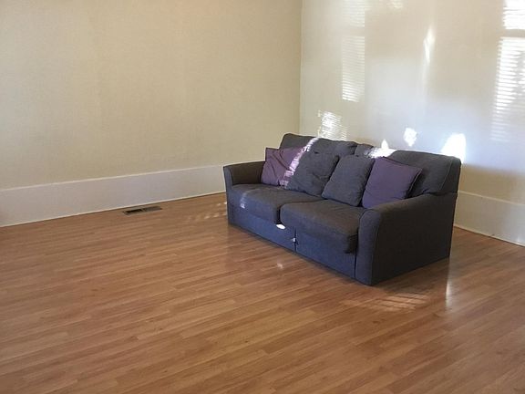 2nd image of 517 20th St APT C