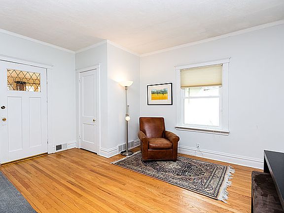 4th image of 820 S Scoville Ave