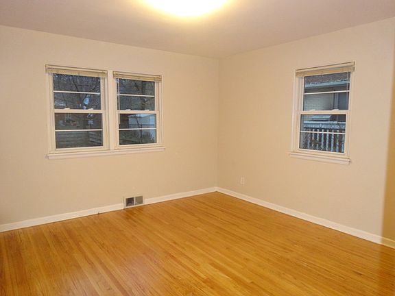 5th image of 216 S Midland Ave
