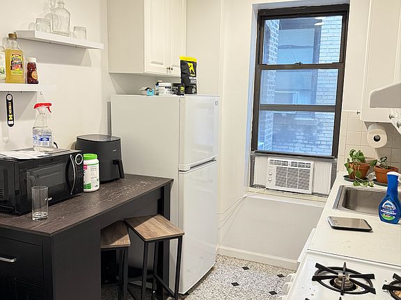 4th image of 231 Lexington Ave APT 3B