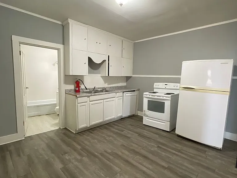 909 Merchant St — Photo 12