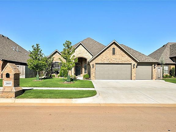 2nd image of 2605 Crystal Dr
