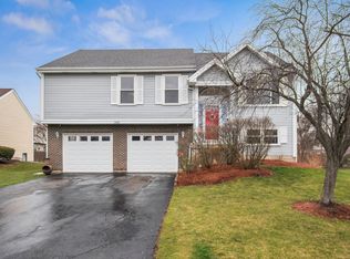 608 Crimson Dr, Crystal Lake, IL 60014