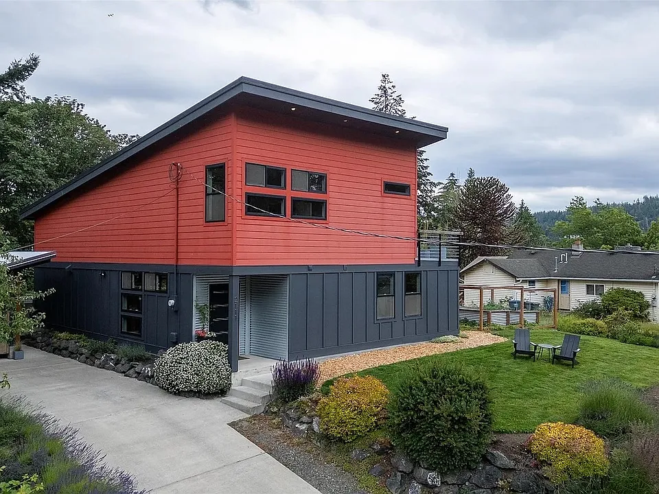 2111 Cody Ave