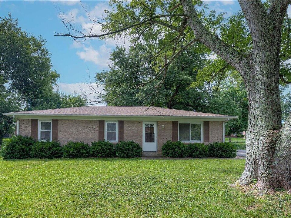 1st image of 304 Oakwood Dr