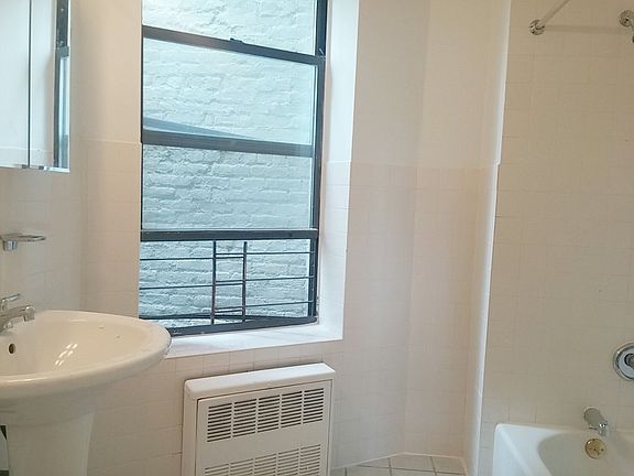 3rd image of 456 Saint Nicholas Ave APT 5A