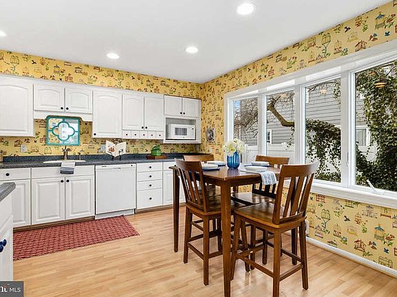 5th image of 1321 Beaverbrook Dr