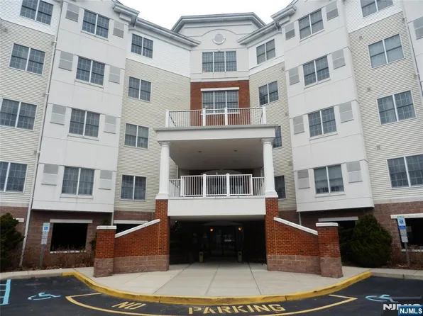 189 Forest Ave APT 307, Paramus, NJ 07652