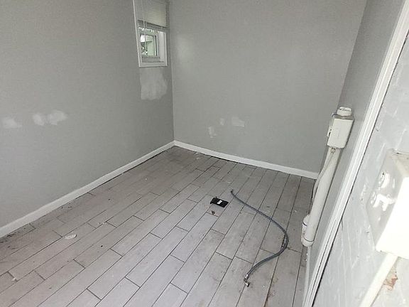 5th image of 4147 Cambridge St