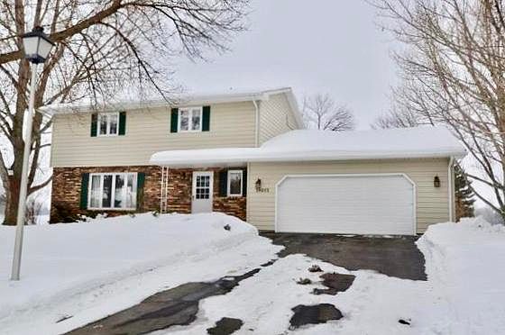 1st image of 39053 Greenwood Ln