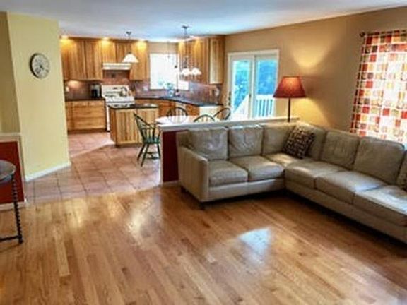 5th image of 8 Charles River Dr