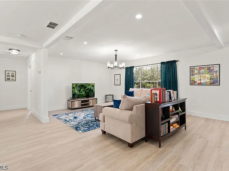 614 Canton Ave — Photo 4