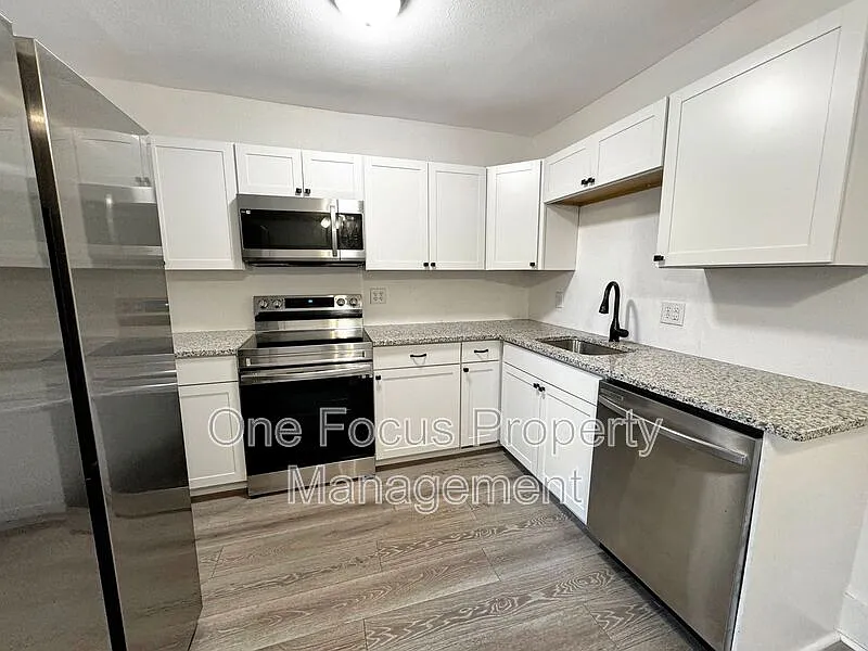 2 bed, 1.0 bath, $1,225 — Photo 4