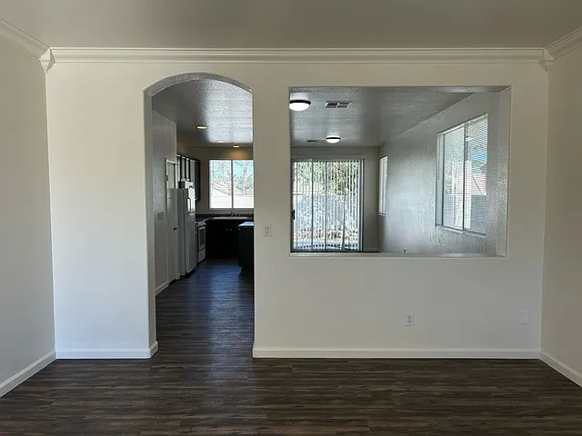 3 bed, 1400 sqft, $2,000 — Photo 3