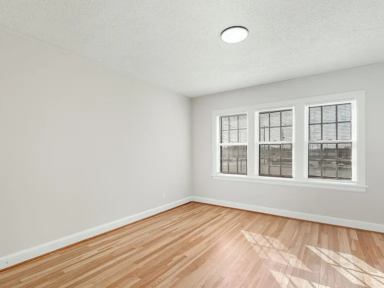 1543 S Hillside St — Photo 15