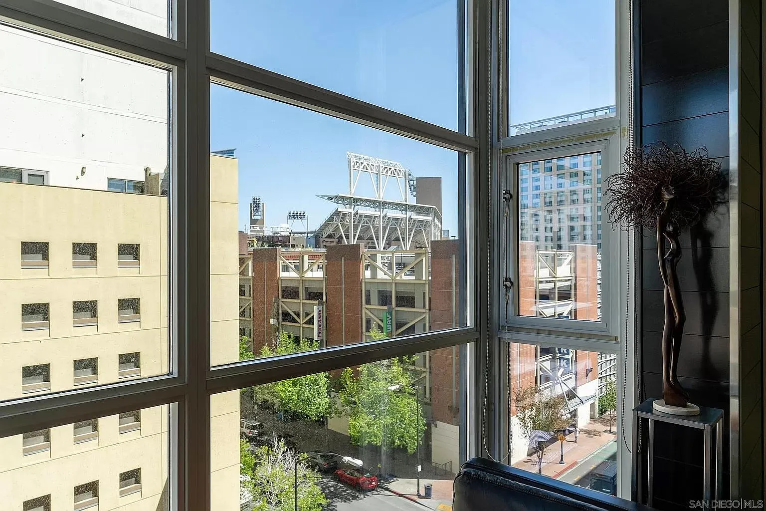 2 bed, 939 sqft, $4,999 — Photo 4