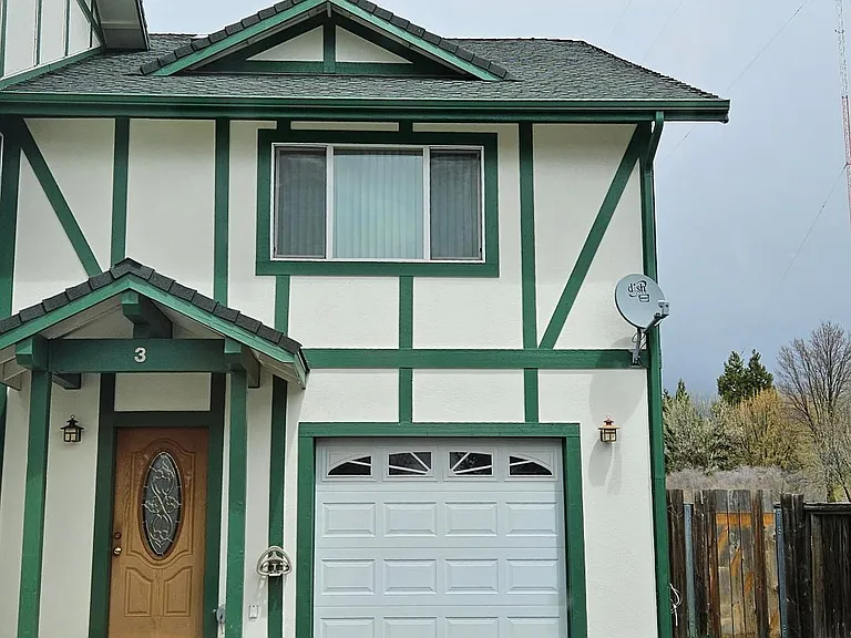 524 Spruce St — Photo 1