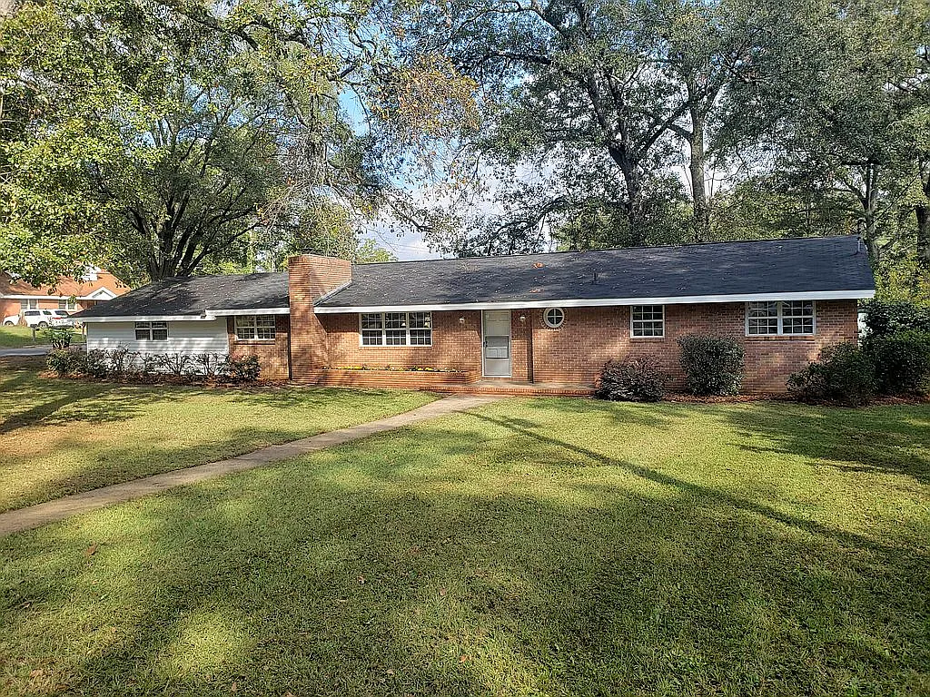 200 Kingsway Dr photo 1