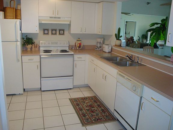 modern kitchen andW/D