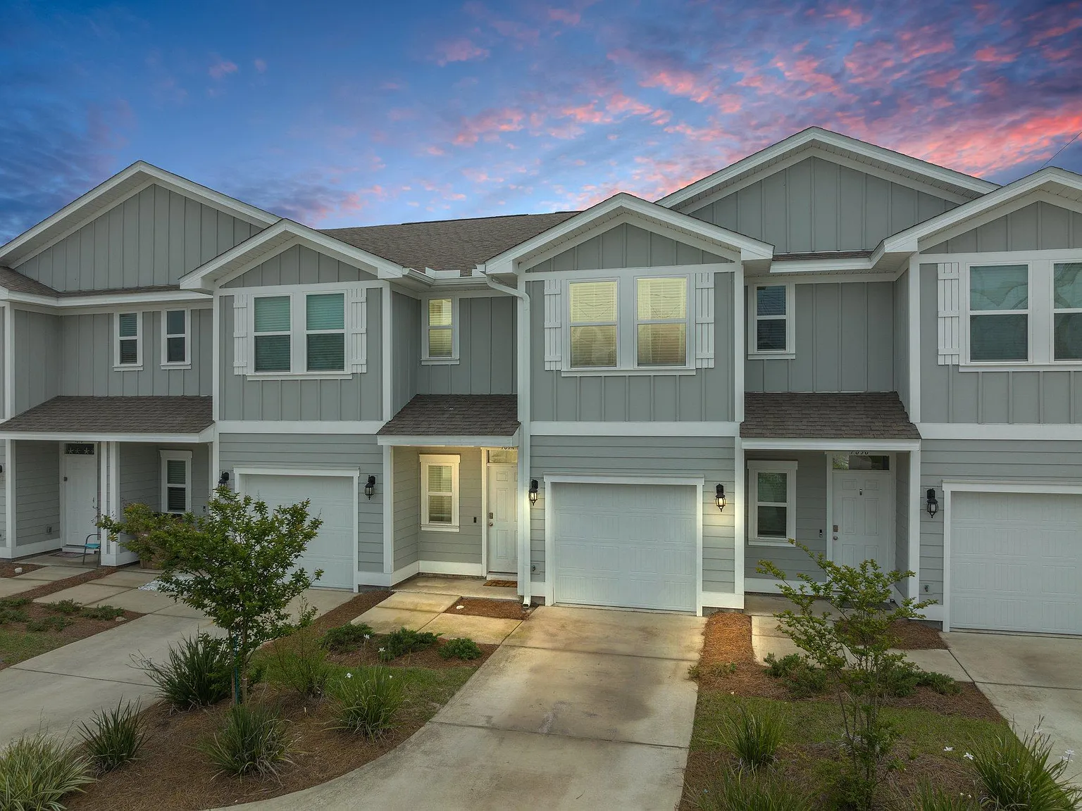 3 bed, 2.5 bath, 1496 sqft, $2,300 — Photo 2