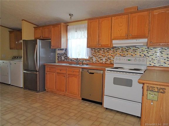 4th image of 134 Stephen Dr