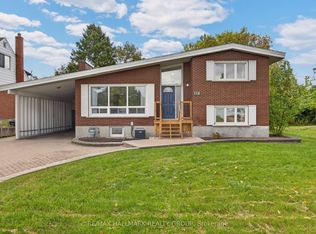 114 Meadowlands Dr W, Ottawa, ON K2G 2R8