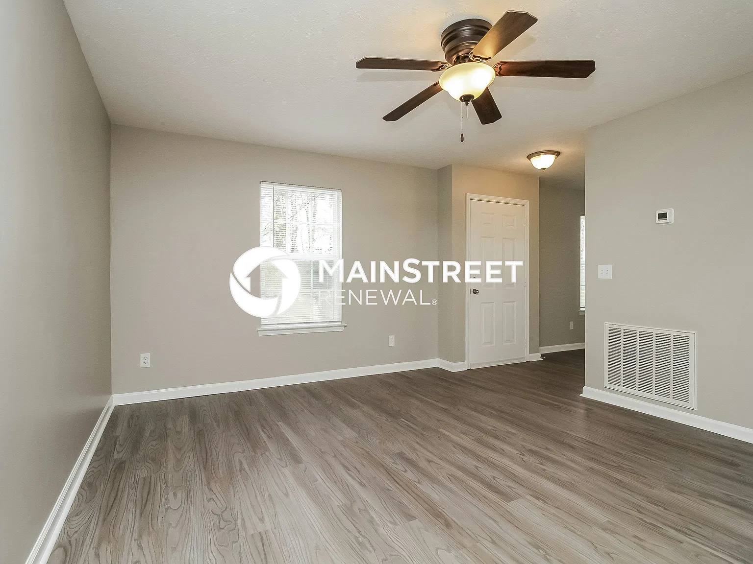 448 Dorchester Dr — Photo 3