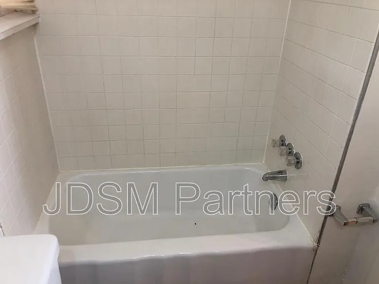 1260 Vine St #1 — Photo 8